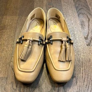 Pure 2 Tassel shoes from Clarks in size 7.5 in a tan/beige color.
